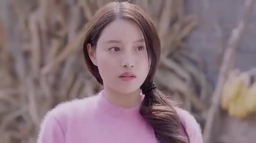 初婚:乐乐激怒喜爱,结果被她拿拖拉机追着跑,哪料最后鞋都断了