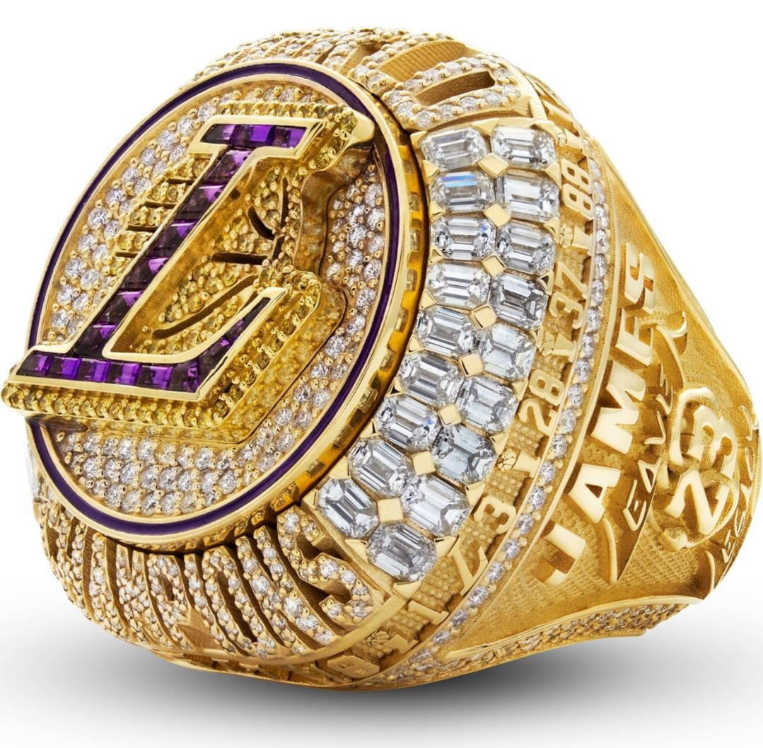 湖人队史第17枚总冠军戒指特写!