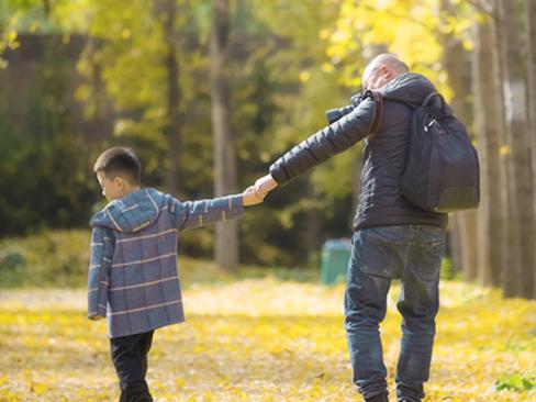 35岁男子在其家中，持刀将自家俩孩子杀害后跳楼，疑精神障碍患者休闲区蓝鸢梦想 - Www.slyday.coM