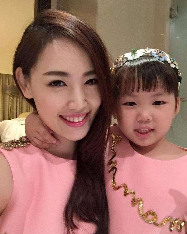 王宝强前妻罕晒近照马蓉打扮清新甜美气质大变如换了人一样