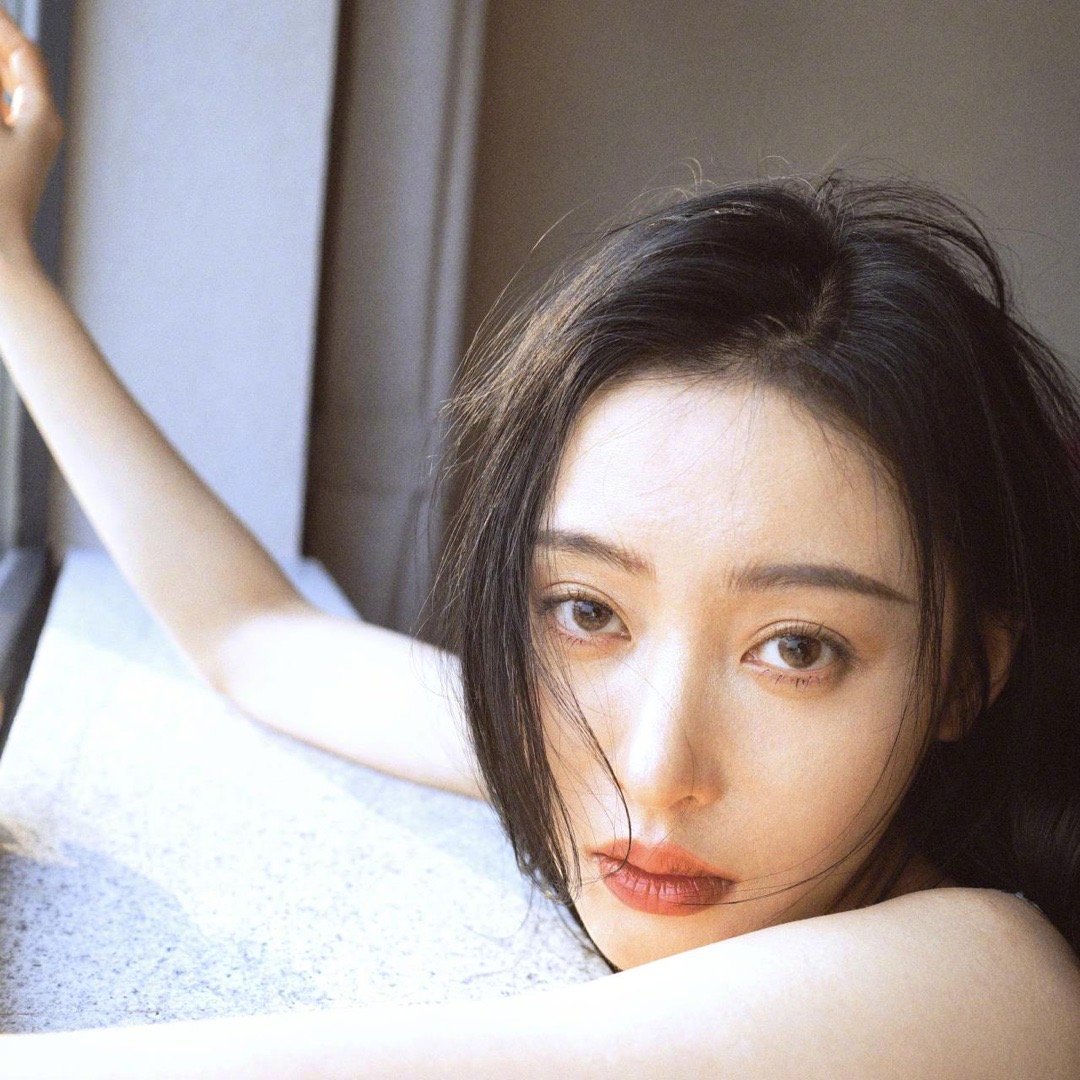 这可能就是美女吧,还有强烈的反差感,最关键的是这18张照片……