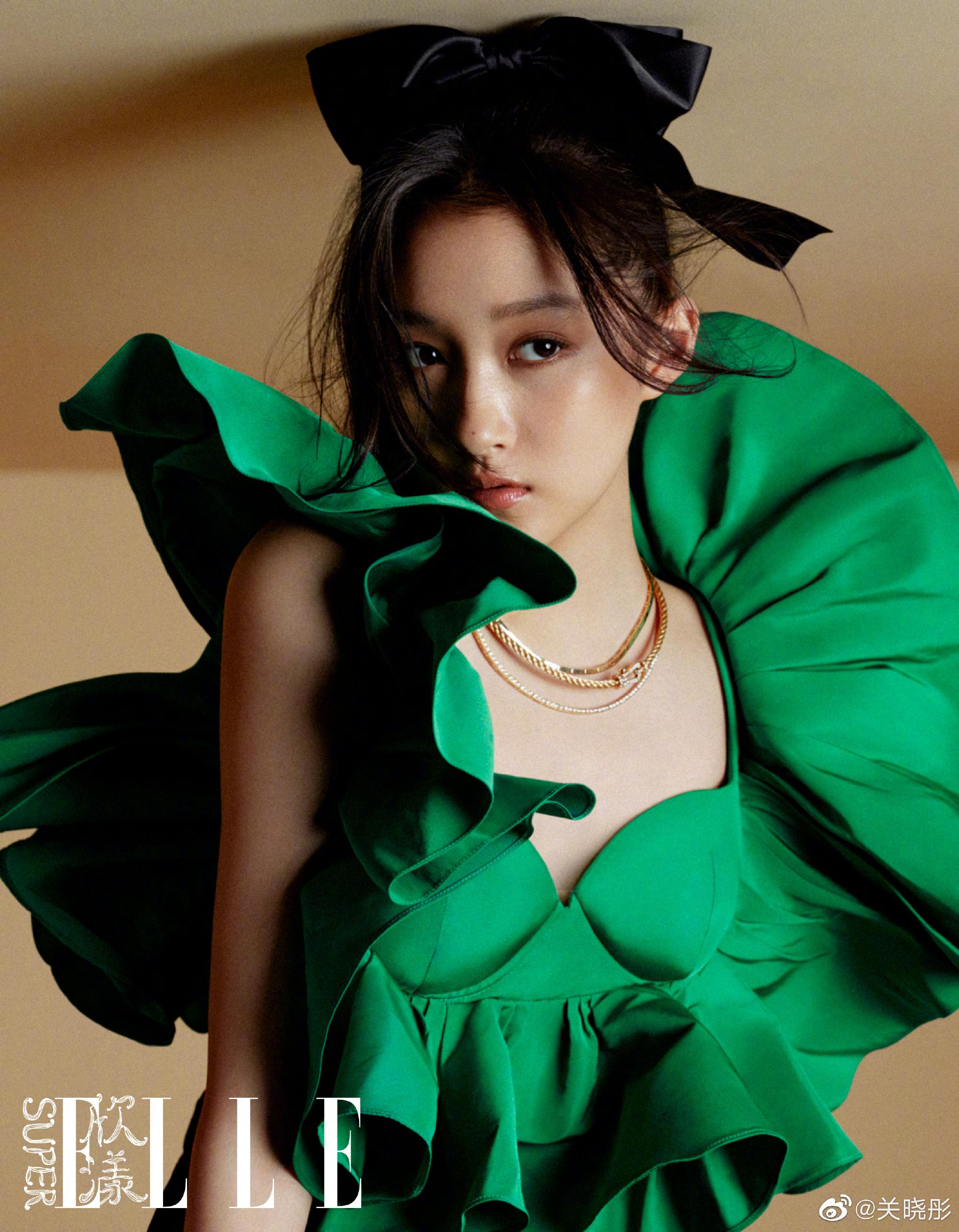 关晓彤登杂志封面 蝴蝶结造型更可爱!