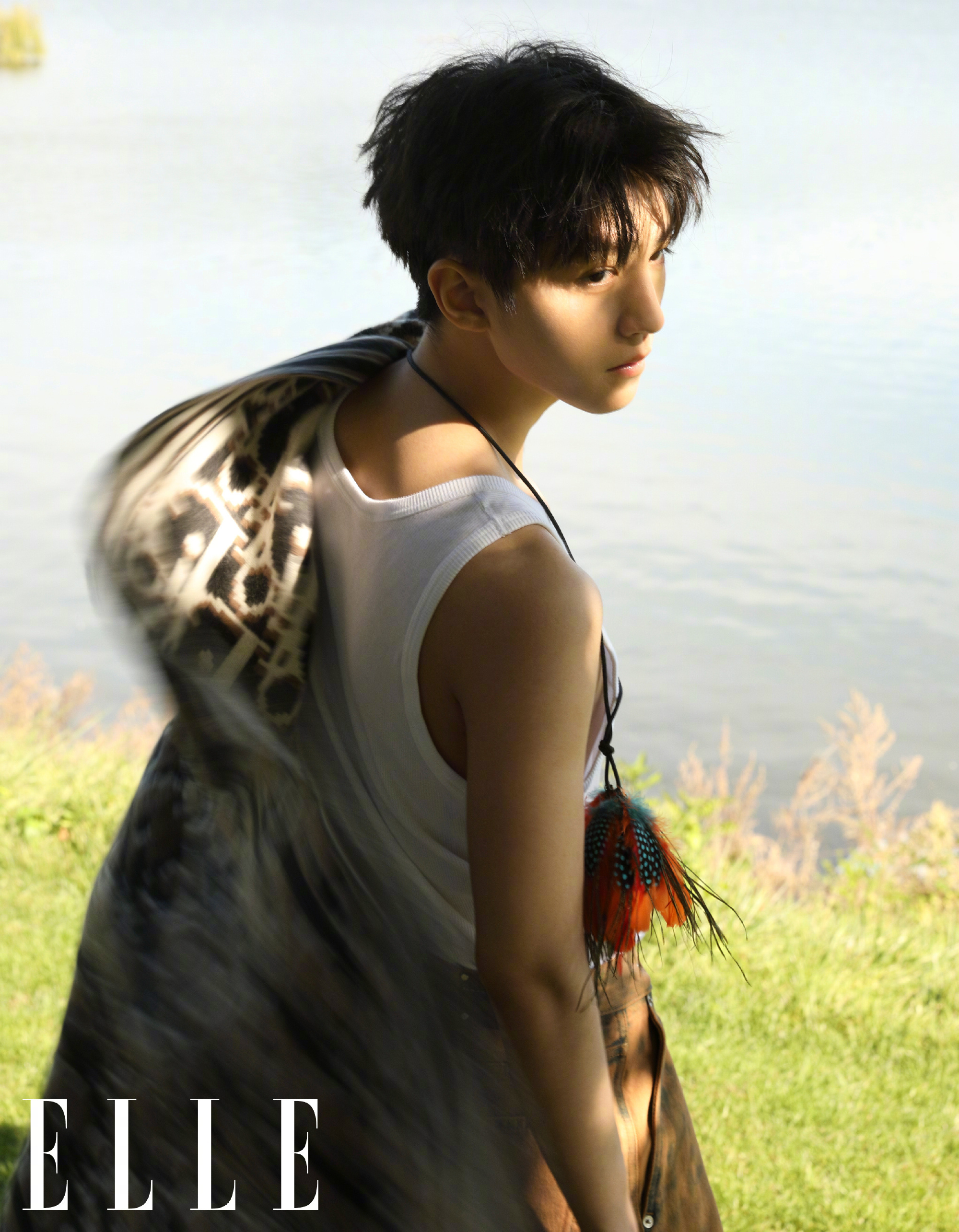 王俊凯elle十一月刊封面内页 阳光治愈系少年,少年自在如风……__财经