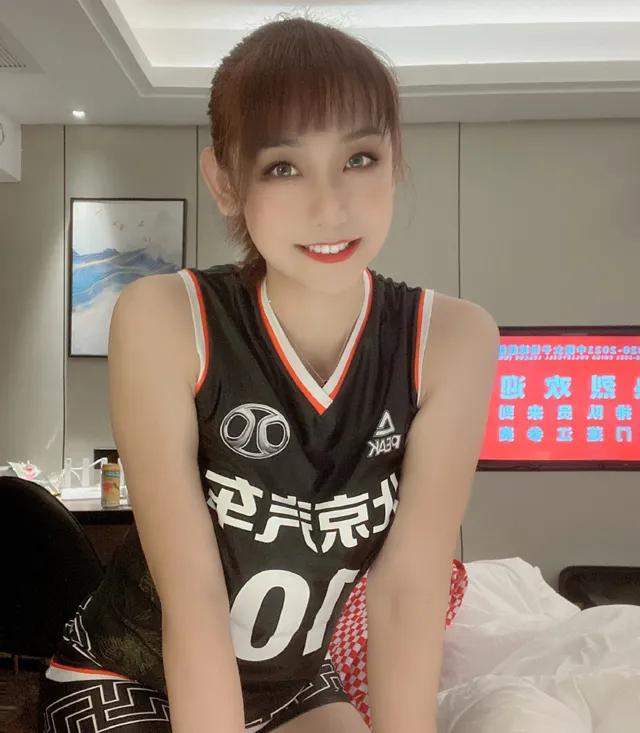 看到这样的王佳筝,一些球迷们也是在下面各种留言了