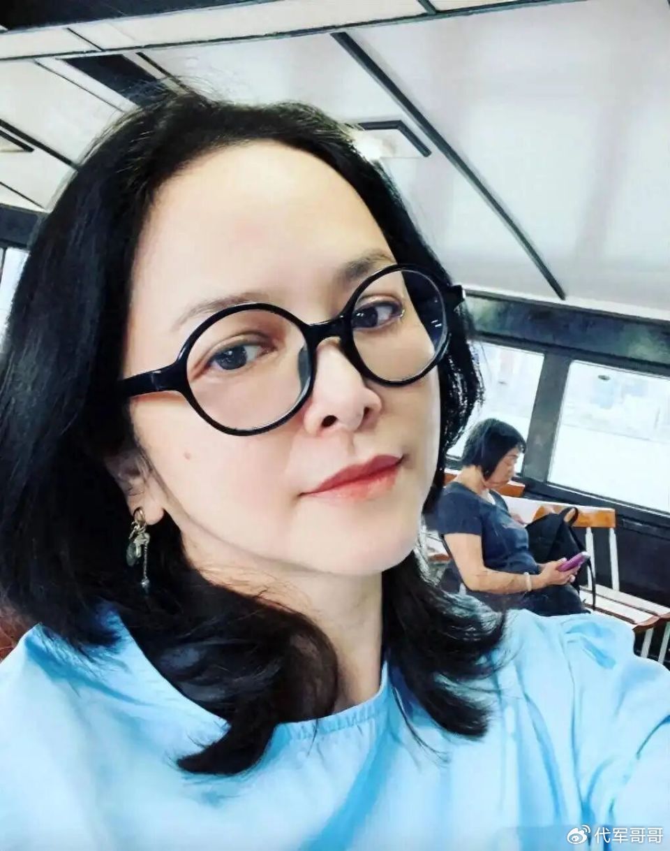 53岁叶蕴仪近况曝光!曾被前夫指责欲望强,离婚后独自养大一对儿女|陈柏浩|玉女|反击|梦中情人|人生_手机新浪网