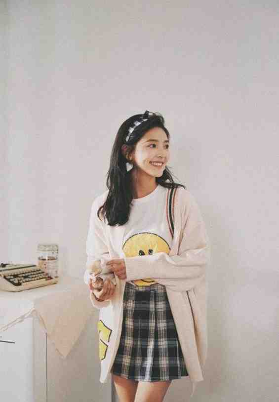 章若楠不仅颜高,穿搭更是教科书级别,高领线衣+百褶裙清新文艺休闲区蓝鸢梦想 - Www.slyday.coM 章若楠不仅颜高,穿搭更是教科书级别,高领线衣+百褶裙清新文艺休闲区蓝鸢梦想 - Www.slyday.coM