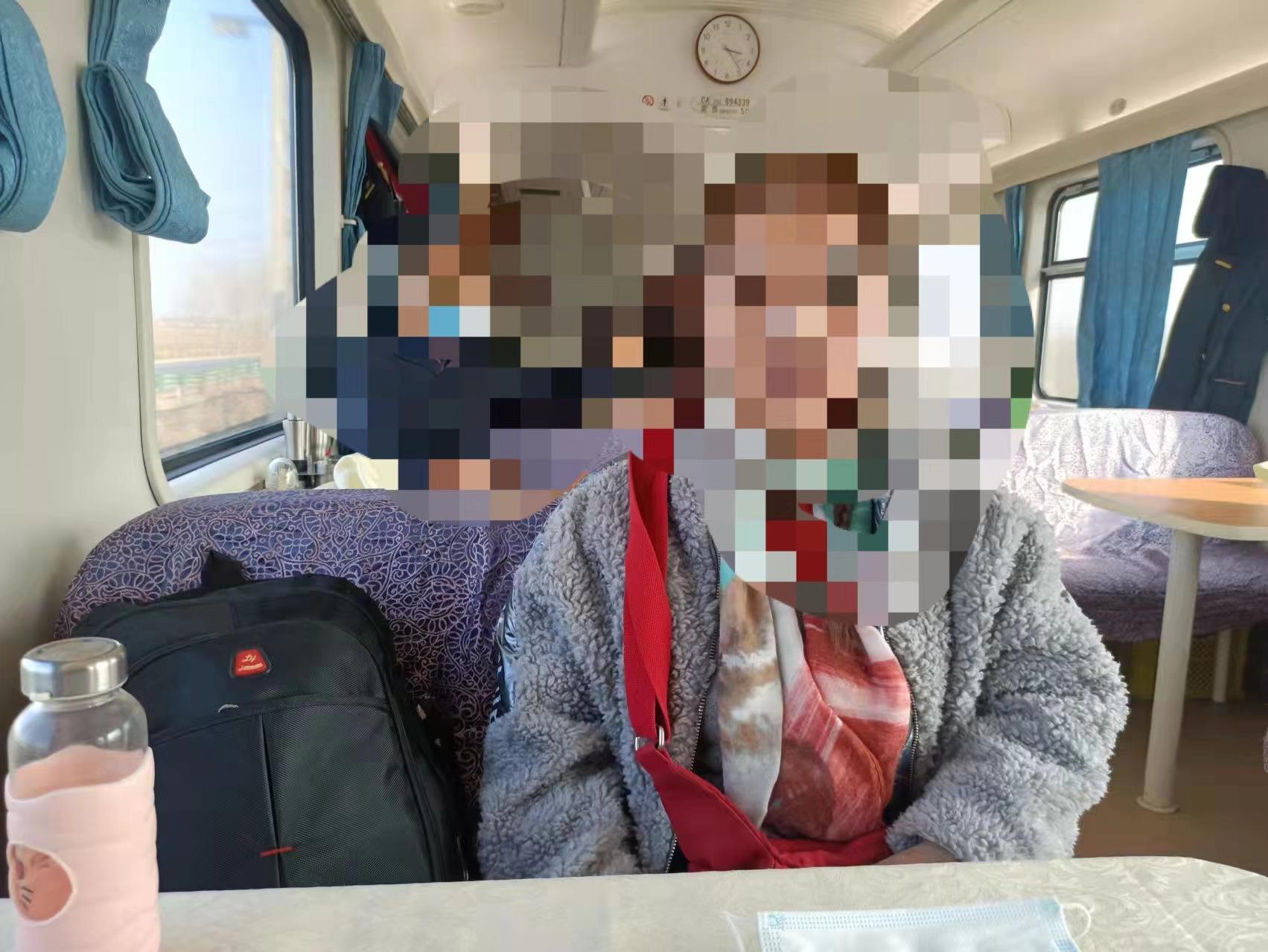 15日8时31分许,她从德阳站乘坐由成都至哈尔滨的k546次列车,准备在