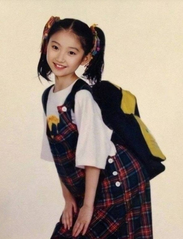 景甜童年照曝光,模样俊俏五官标致,网友:从小就是美人胚子