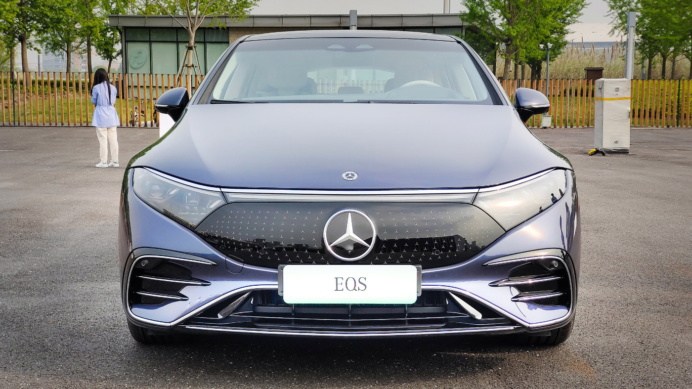 奔驰eqs正式亮相重新定义旗舰电动车