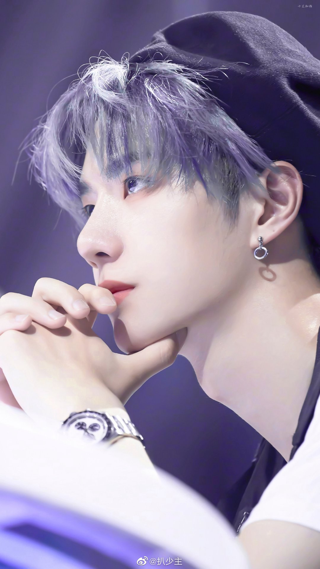 王一博,一个可以驾驭任何发色的酷盖!蓝发很绝啊!