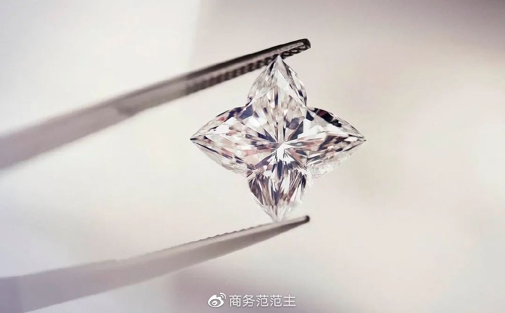 全新LV Diamonds珠宝为什么厉害?Monogram星形切割钻石太闪耀|克拉|钻石|珠宝_新浪新闻