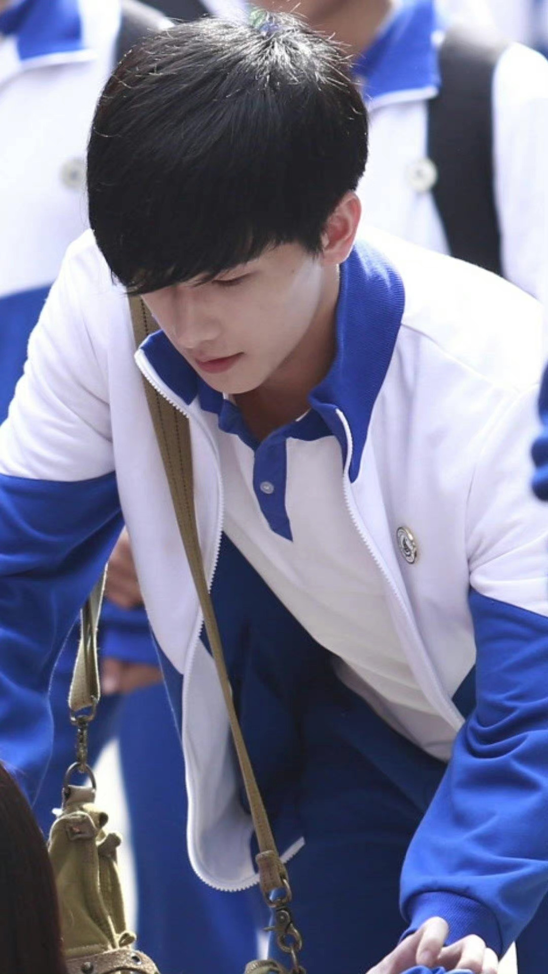 杨洋我的人间烟火校服造型路透梦回许弋学长和于途学长啊