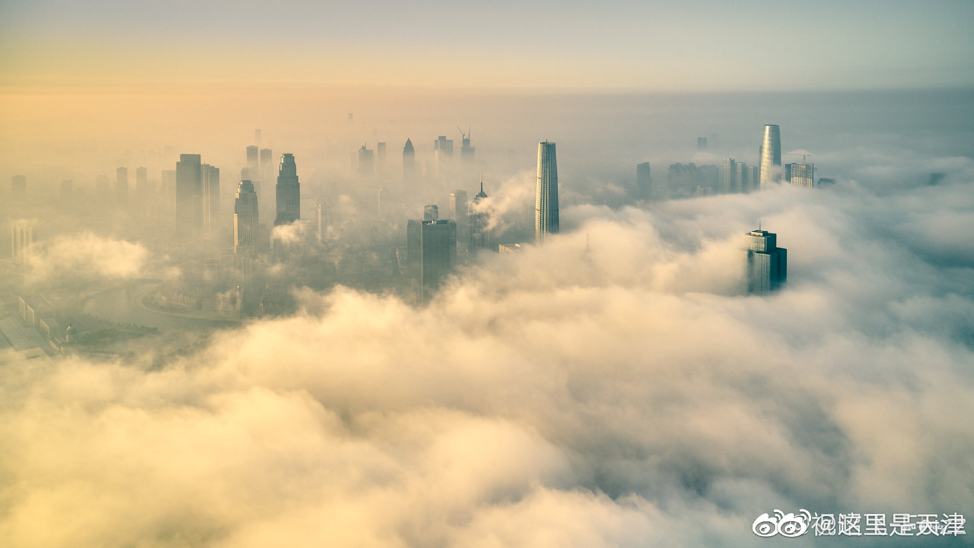 看遍了上海广州等南方城市的平流雾,在航拍作品中