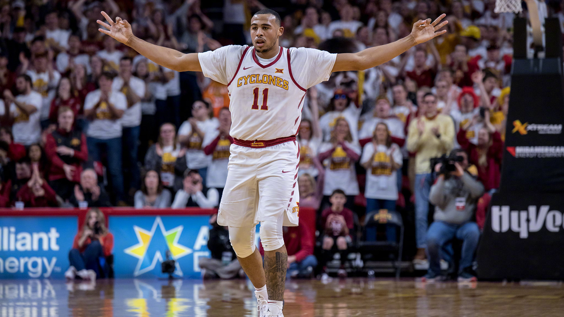 九张图看湖人二年级菜鸟霍顿-塔克的恐怖臂展