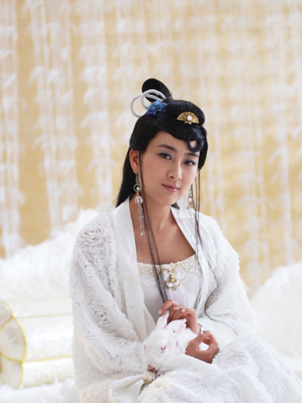 陈红最美,阳光最土,梁咏琪最现代|嫦娥|梁咏琪|陈红_新浪新闻