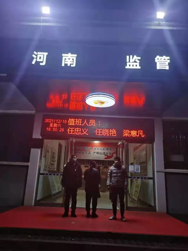 女子违章被拦竟连续撞倒两名交警，被拘留10日！休闲区蓝鸢梦想 - Www.slyday.coM