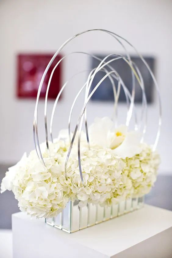 同样可以使用架构花艺,作为一种前卫的装饰模式近年来备受追捧,他可以