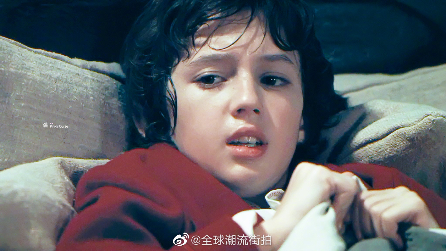 戳爷小时候就是个小天使!瞳孔颜色太美了