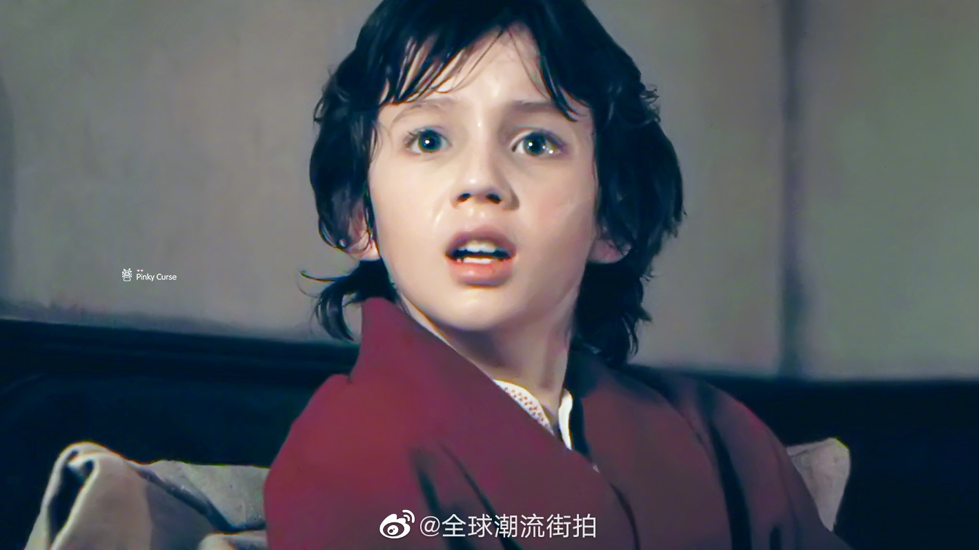 戳爷小时候就是个小天使!瞳孔颜色太美了