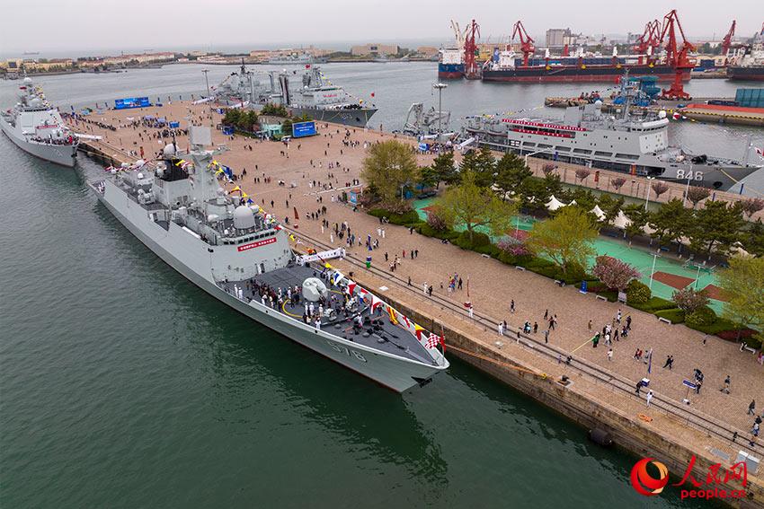 海军舰艇开放活动首日 民众零距离感受战舰魅力|舰艇|零距离|海军_新浪新闻