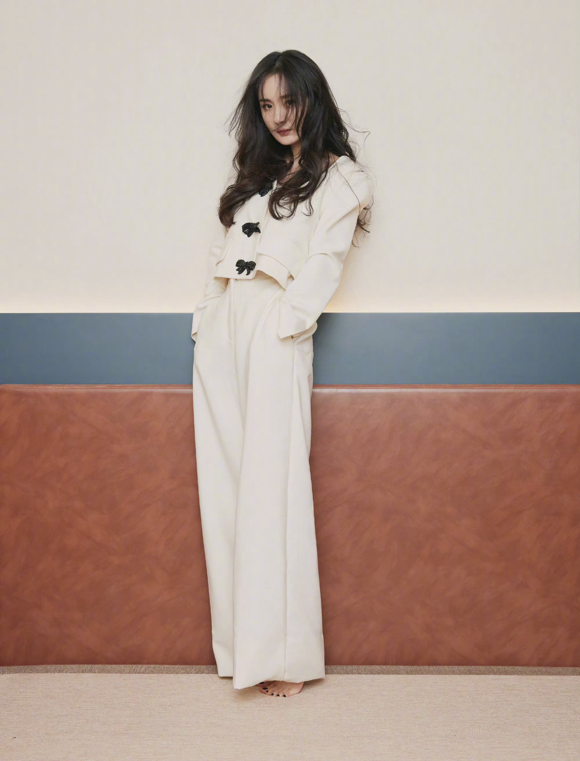 杨幂纯白套装造型,不得不说,真的好温柔呐