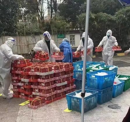 这也要卷起来吗？江苏无锡隔离小区物资太豪横，车厘子草莓送到家休闲区蓝鸢梦想 - Www.slyday.coM