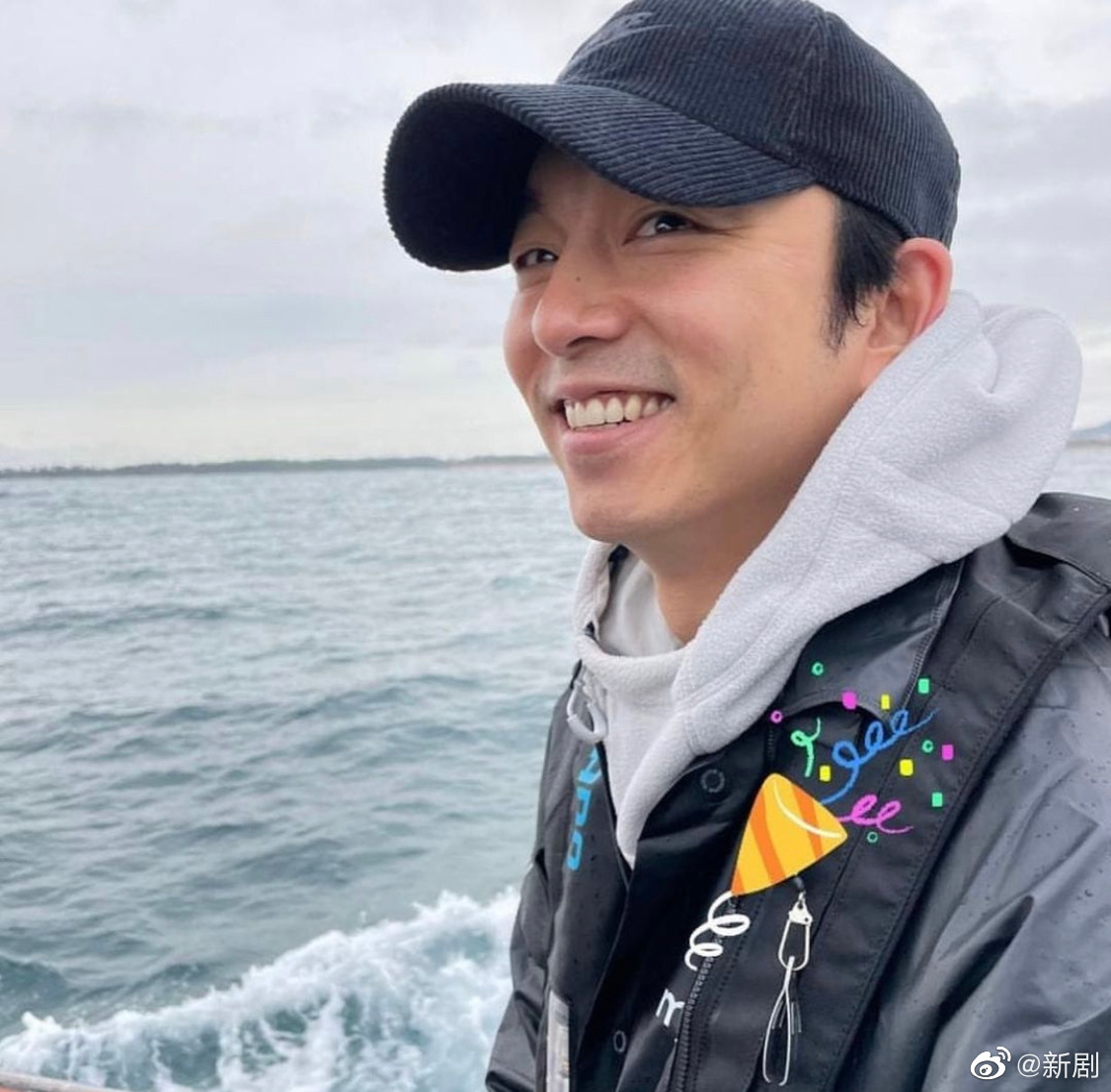 孔刘在ins晒自己的钓鱼照李栋旭评论照片拍得好极了