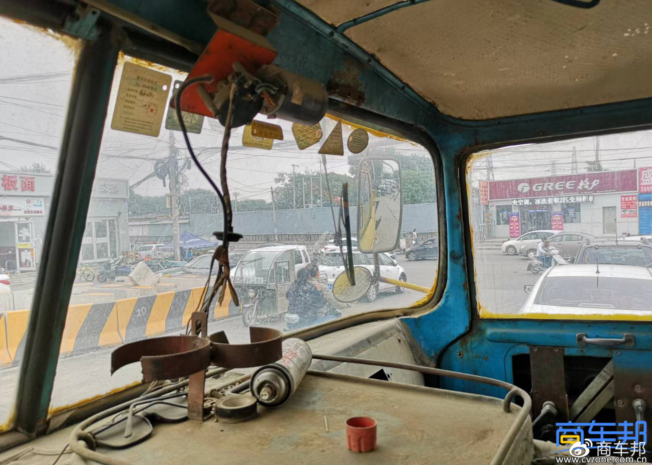 新老对比从30年前老车感受黄河重卡经典传承