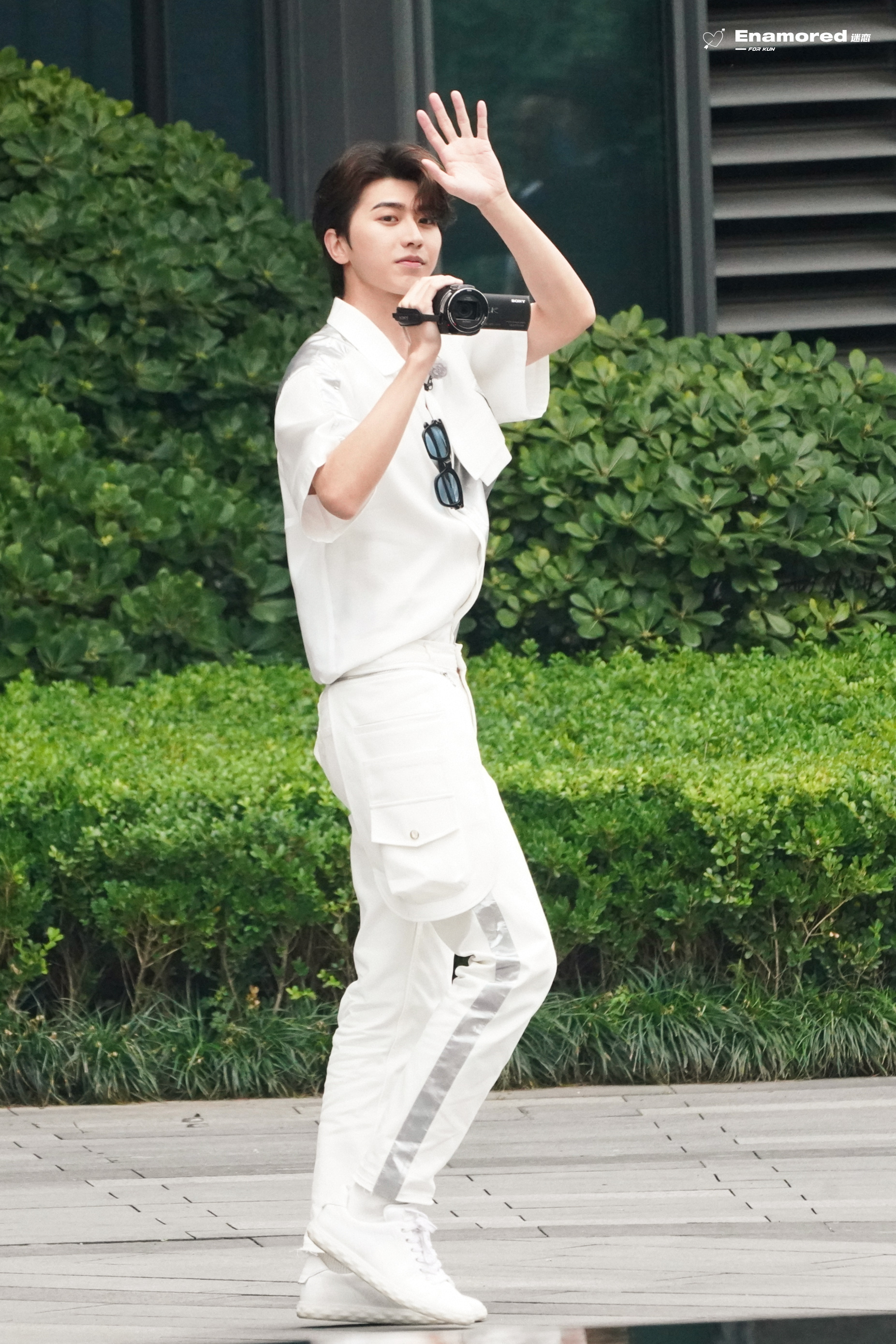 蔡徐坤奔跑吧饭拍 今天是摄像师坤坤 坤坤在拍ikun