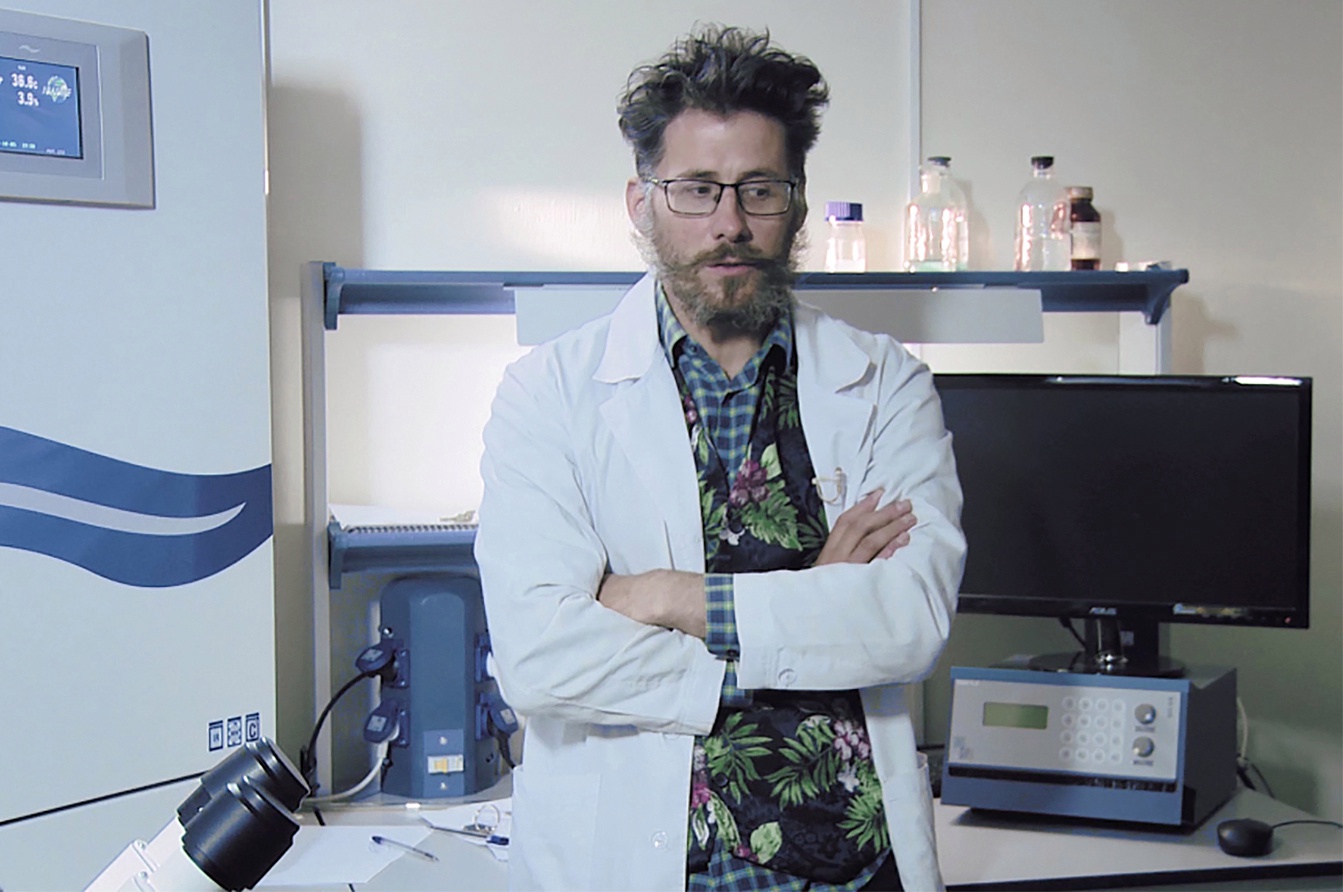 圣彼得堡警方代表莫斯科夫斯基·科莫索梅茨(moskovsky komsomolets)