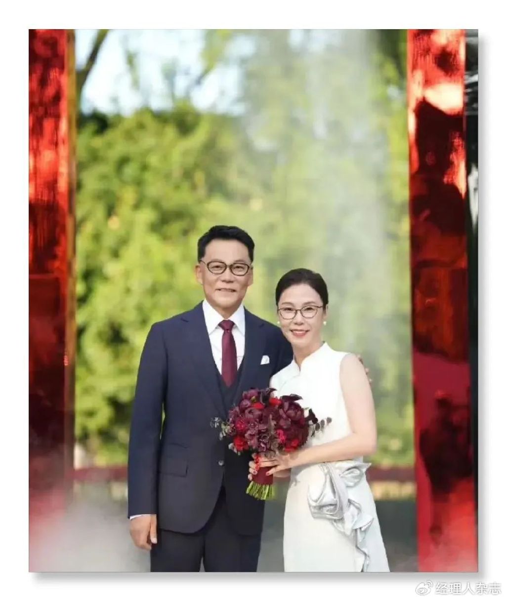 李国庆60岁娶北大校友张丹红:从当当兴衰到公益婚礼,他为何敢再信婚