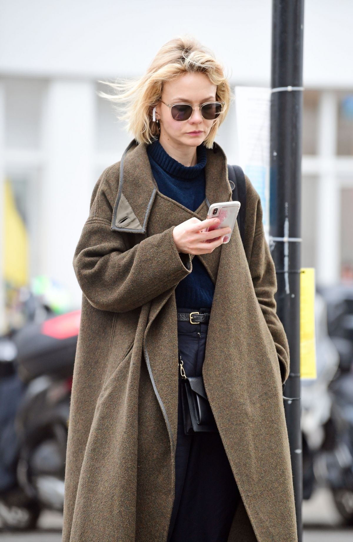 英国女演员凯瑞穆丽根careymulligan伦敦诺丁山街拍