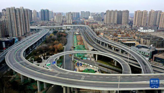 半岛聚焦丨连续四天新增过百，累计确诊近千例！西安疫情究竟从何而来？青岛千万元驰援物资已在路上休闲区蓝鸢梦想 - Www.slyday.coM