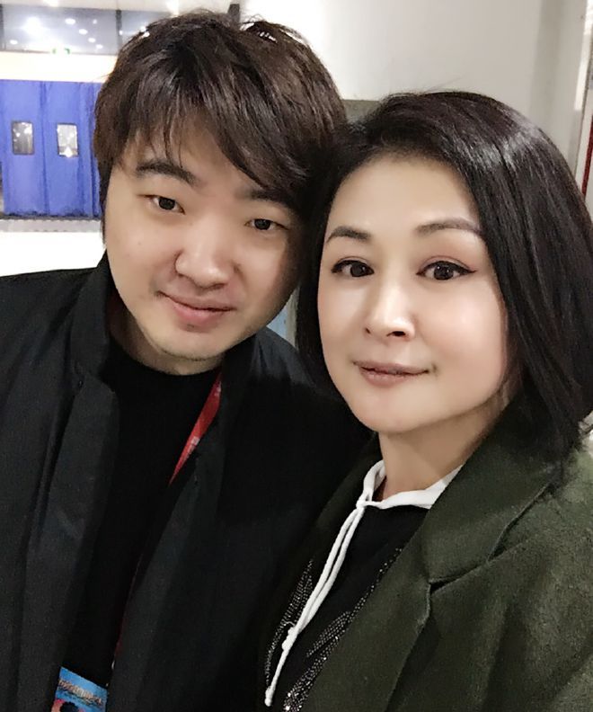 小沈阳发文悼念于月仙不敢相信小姨一路走好