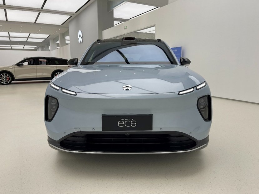 2万元=轿跑suv画风 电动尾翼,加速还更快,蔚来ec6到店实拍-新浪汽档