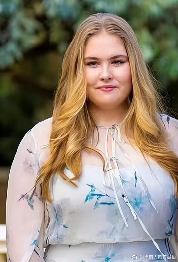 19岁荷兰女王储高调亮相150斤身材穿雪纺裙有超模范胖得大气