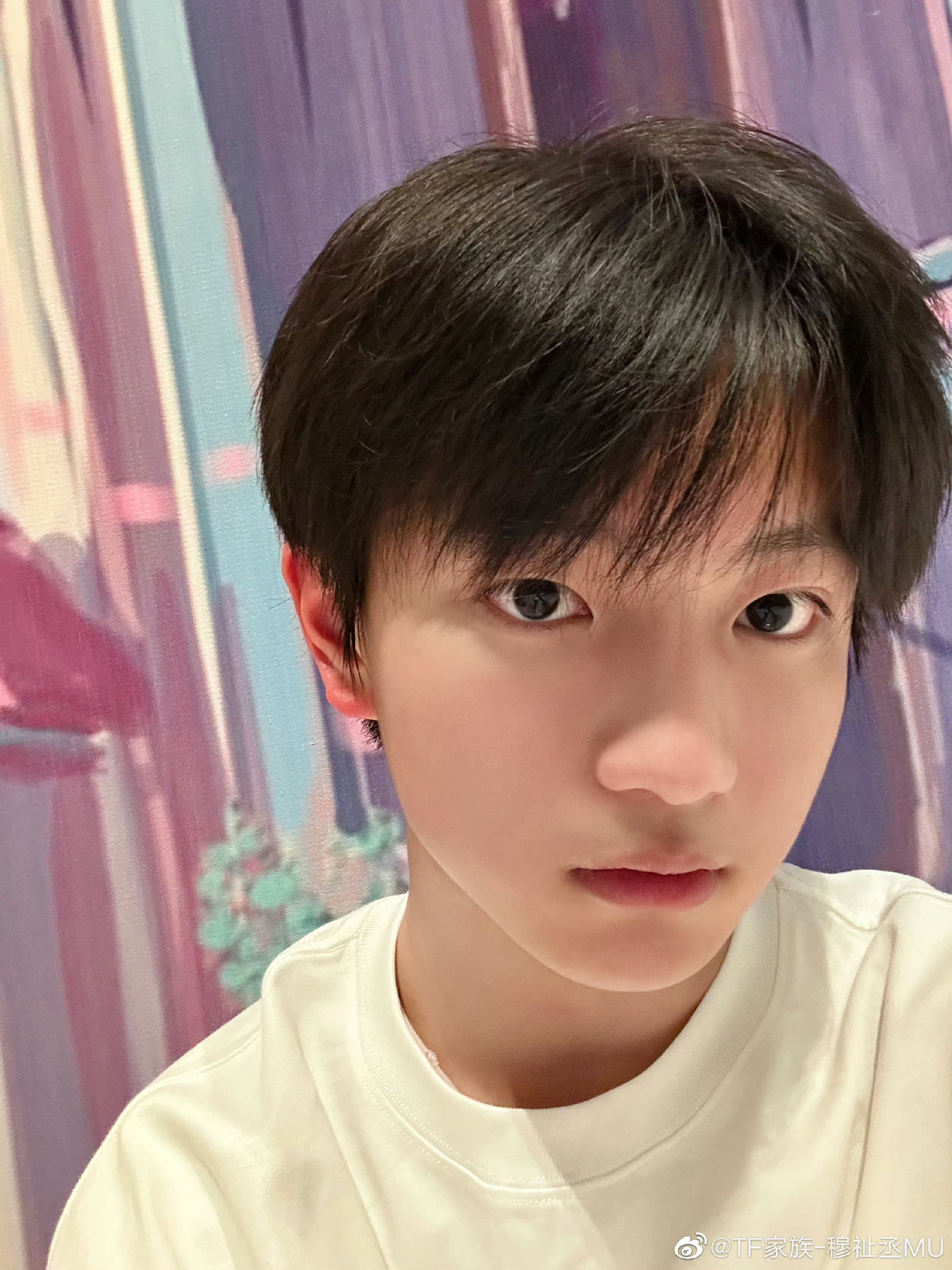 穆祉丞近期营业照 清爽帅气的恩仔呀 素颜就很好看