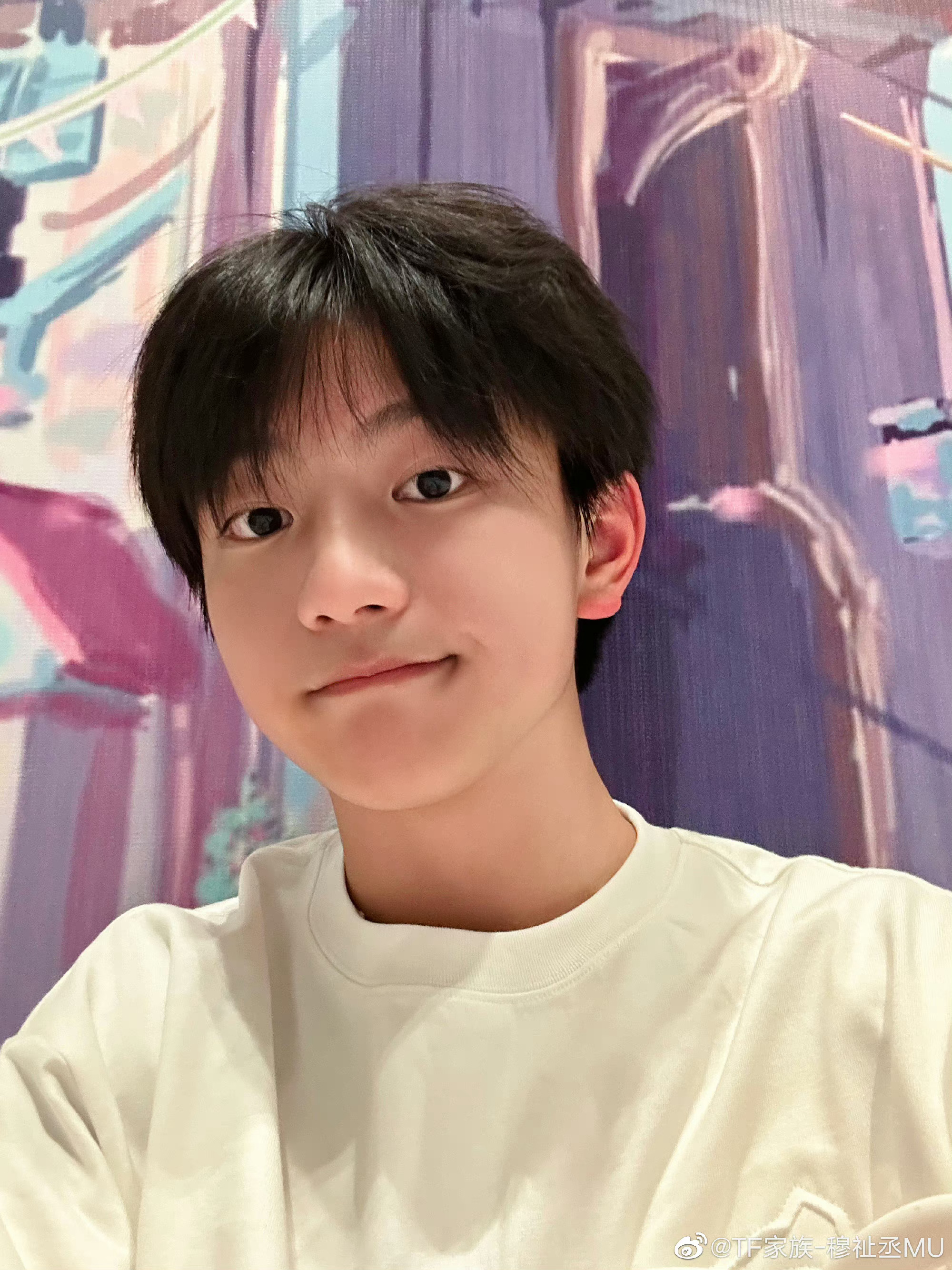 穆祉丞近期营业照 清爽帅气的恩仔呀 素颜就很好看