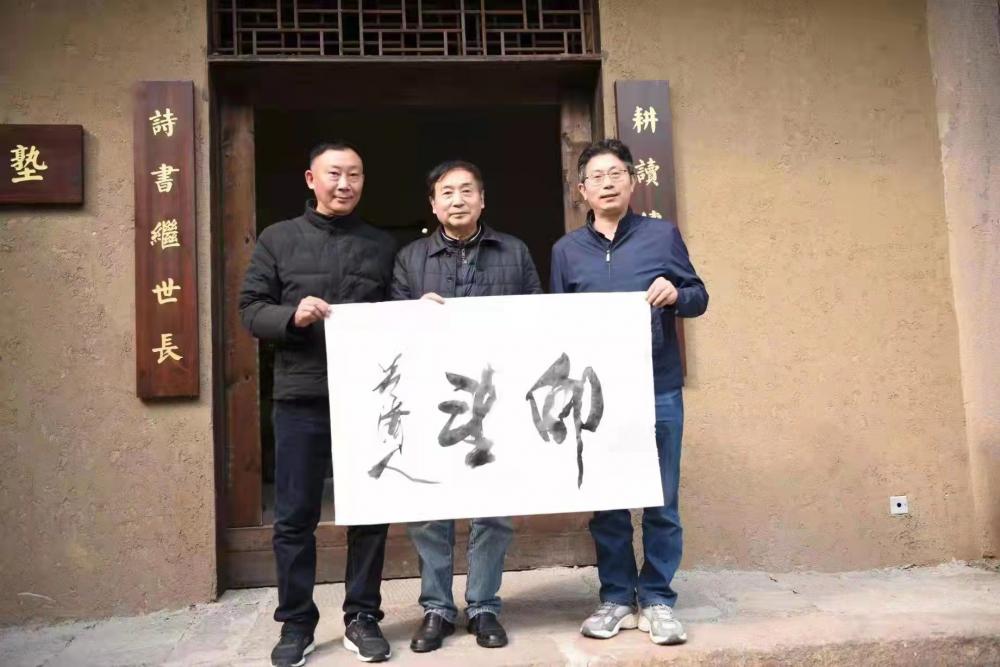 仰 望王昌宁初冬的太阳照在身上暖洋洋的,江津区文