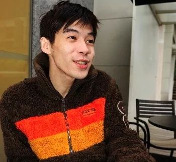 但欧定兴已经展露出渣男本色,恋爱没多久就劈腿.