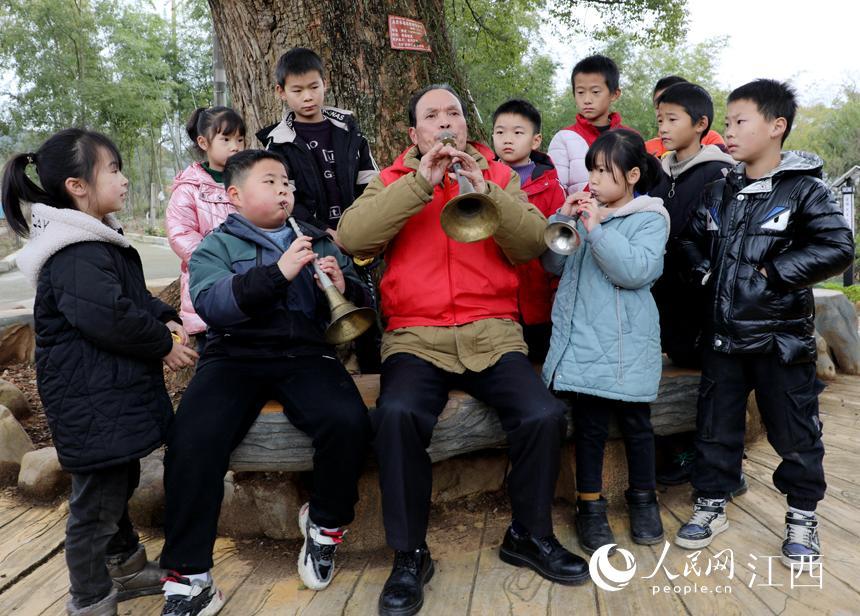 江西永新寒假传艺忙