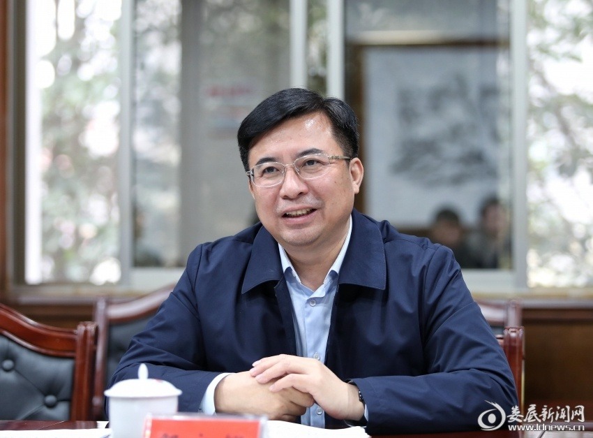 邹文辉：认真学习贯彻中央经济工作会议精神 抓紧谋划明年工作赢得更大发展主动休闲区蓝鸢梦想 - Www.slyday.coM