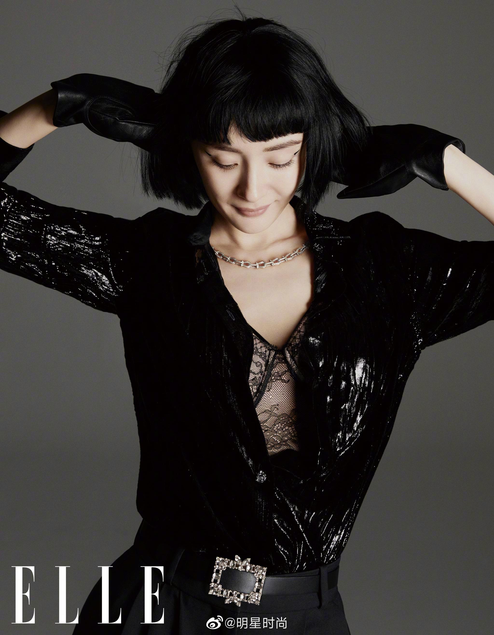杨幂登上《elle》6月刊,短发造型又飒又俏皮