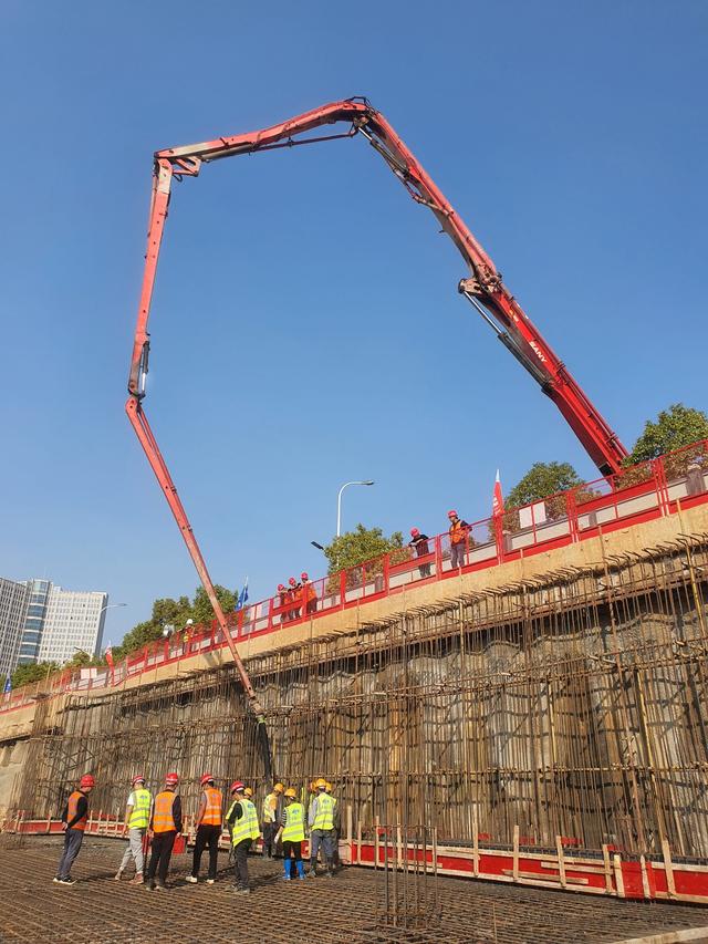 這個還建小區首塊樓棟底板完成澆築|底板|肖雨婷|小區_新浪新聞