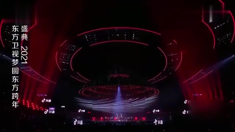 任嘉伦李菲儿热舞 下秒看到嘉伦的眼神 国超有你就对了