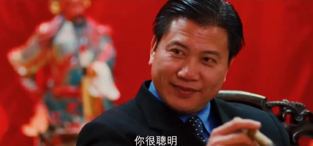 64岁万梓良醉酒形象不佳满脸通红表情夸张走路不稳险些摔倒