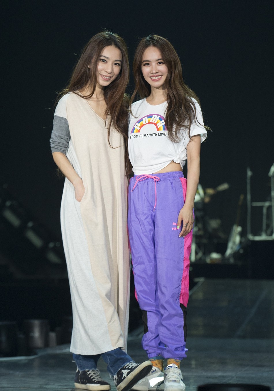 百变魔女蔡依林清纯如初恋火辣如魔女与小s同台热吻