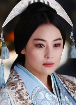 张馨予短发俏丽复出演热巴闺蜜不输和小七岁鲜肉姐弟恋不违和