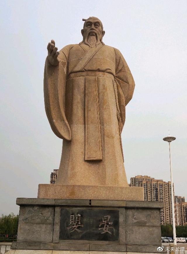 晏婴出使期间齐景公将其房屋拆毁重盖,晏婴归国后便使其恢复原样