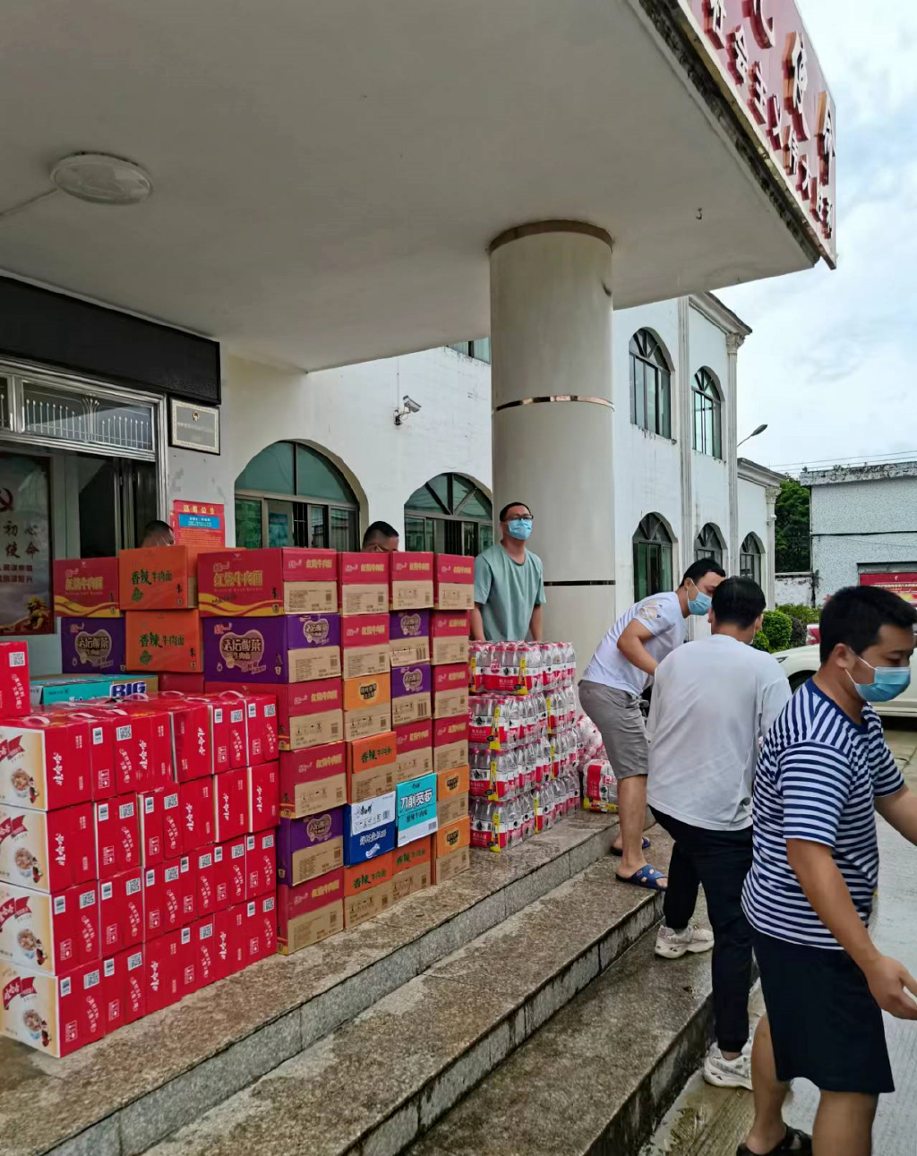 新坡村驻村第一书记王舒源:夫妻携手"疫"线共担当